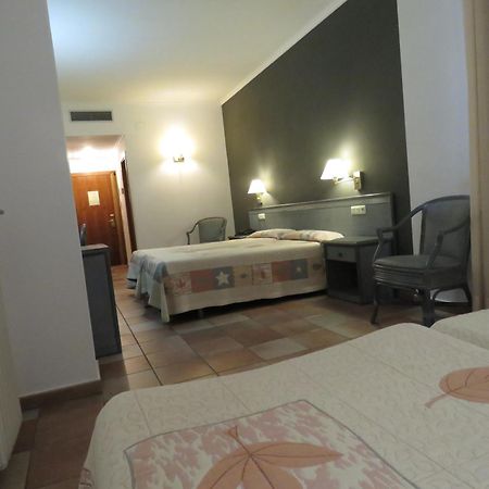 Hotel Santa Anna L'Estartit Oda fotoğraf